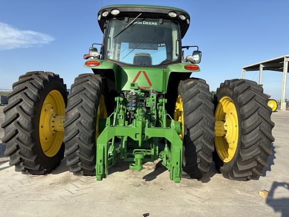 Image of John Deere 8370R equipment image 3