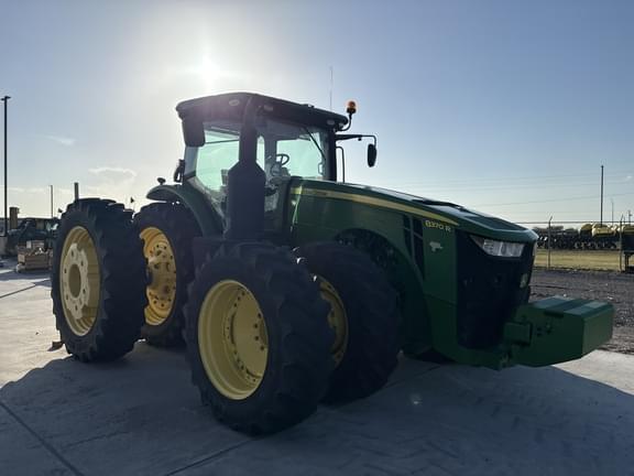 Image of John Deere 8370R equipment image 4