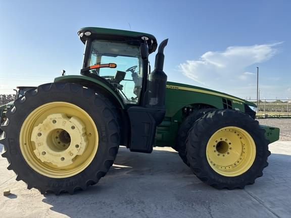 Image of John Deere 8370R equipment image 2