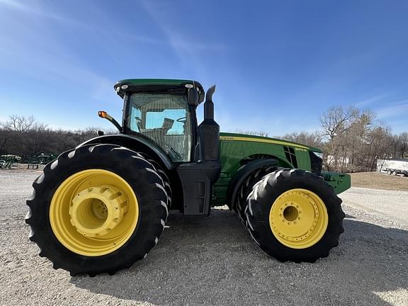 Image of John Deere 8370R equipment image 4