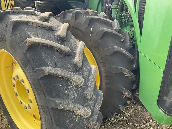 Image of John Deere 8370R equipment image 3