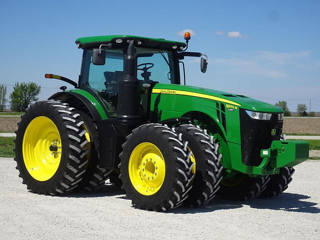 Image of John Deere 8370R equipment image 1