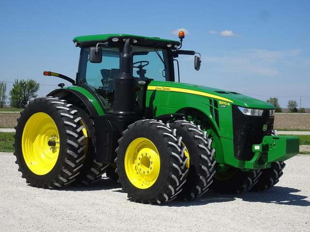 Image of John Deere 8370R equipment image 1