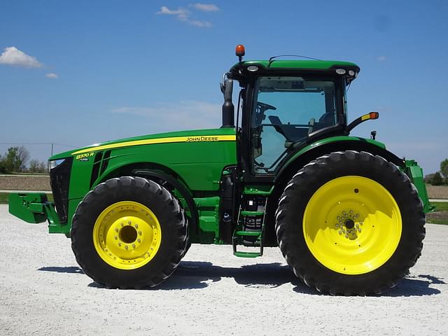 Image of John Deere 8370R equipment image 2
