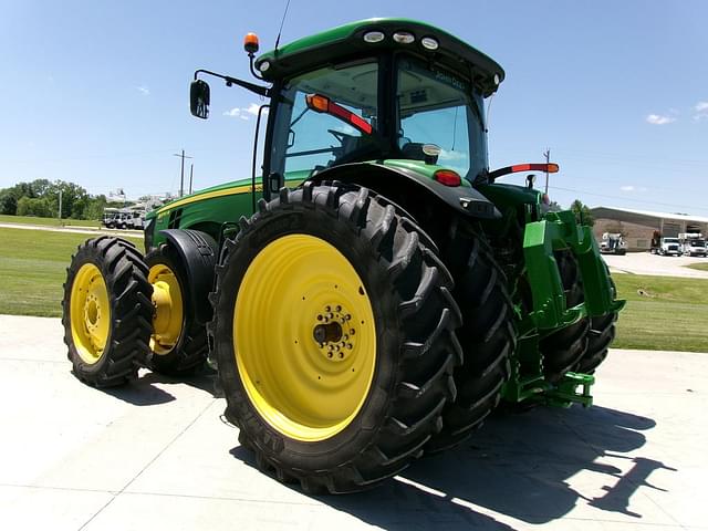 Image of John Deere 8370R equipment image 1