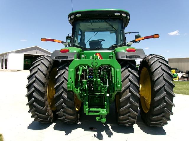 Image of John Deere 8370R equipment image 2