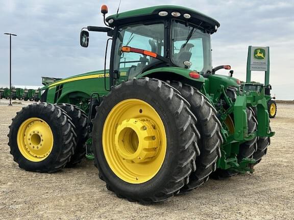 Image of John Deere 8370R equipment image 1