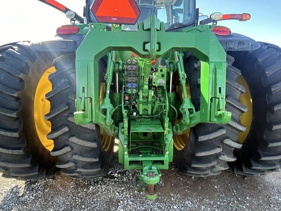 Image of John Deere 8370R equipment image 4