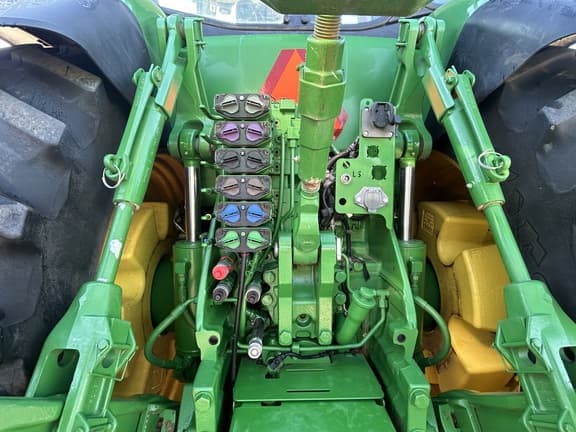 Image of John Deere 8370R equipment image 3