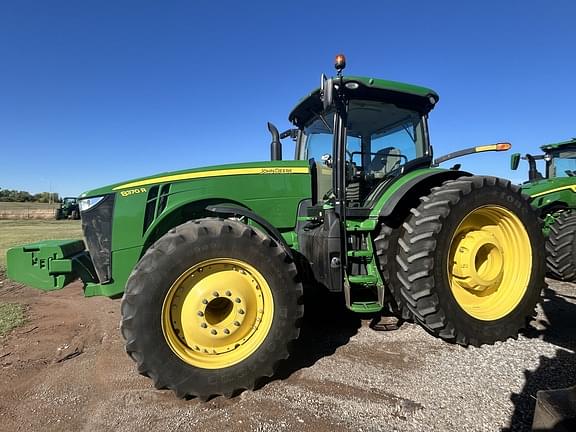 Image of John Deere 8370R equipment image 1