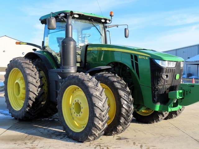Image of John Deere 8370R equipment image 1