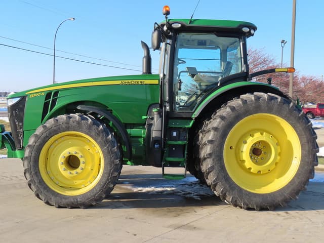 Image of John Deere 8370R equipment image 3