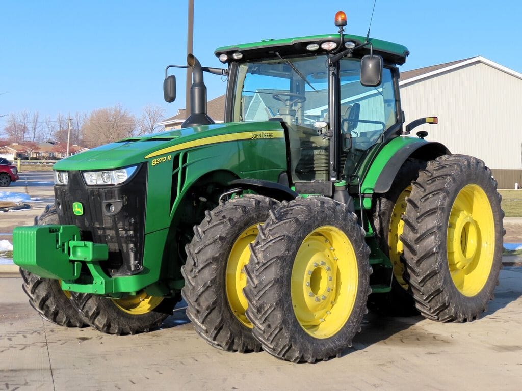 2016 John Deere 8370R Equipment Image0