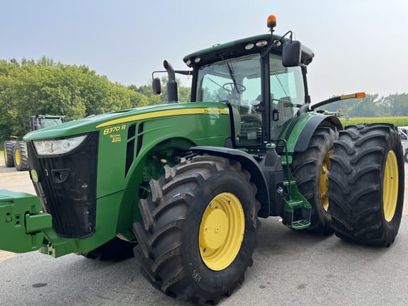 2016 John Deere 8370R Equipment Image0
