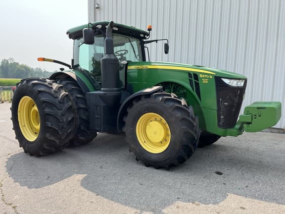 Image of John Deere 8370R equipment image 1