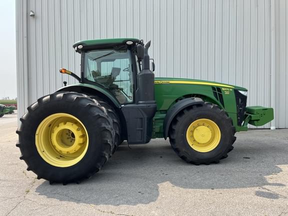 Image of John Deere 8370R equipment image 1