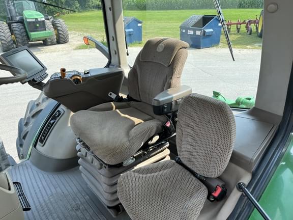 Image of John Deere 8370R equipment image 4