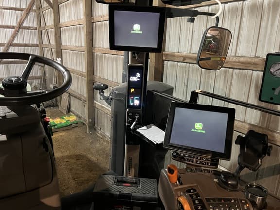 Image of John Deere 8370RT equipment image 4