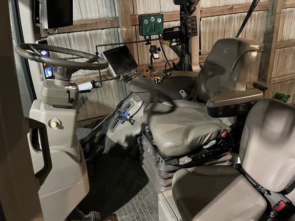 Image of John Deere 8370RT equipment image 3