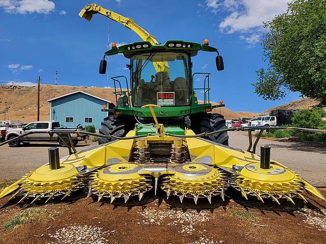 Image of John Deere 8400 equipment image 1