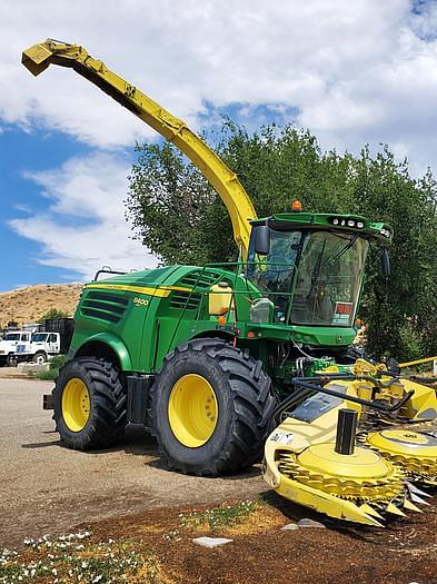 Image of John Deere 8400 equipment image 2