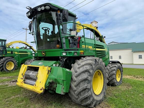 Image of John Deere 8600 equipment image 1