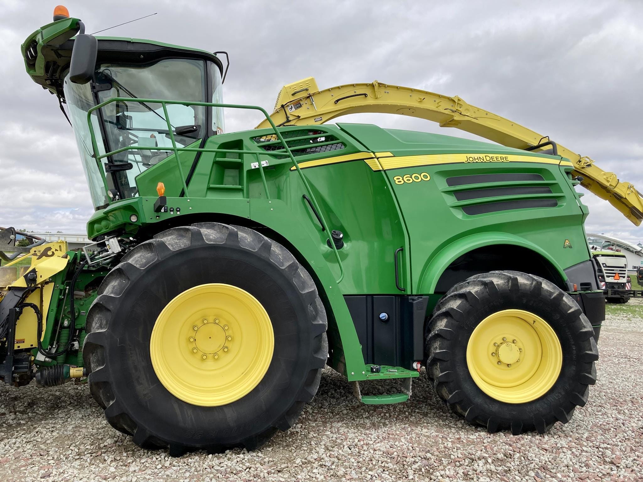 2016 John Deere 8600 Equipment Image0