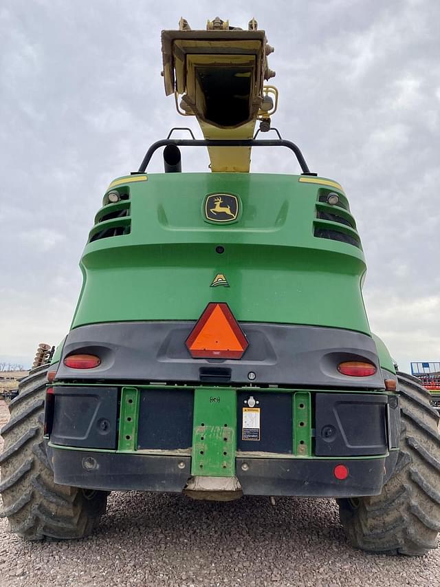 Image of John Deere 8600 equipment image 2