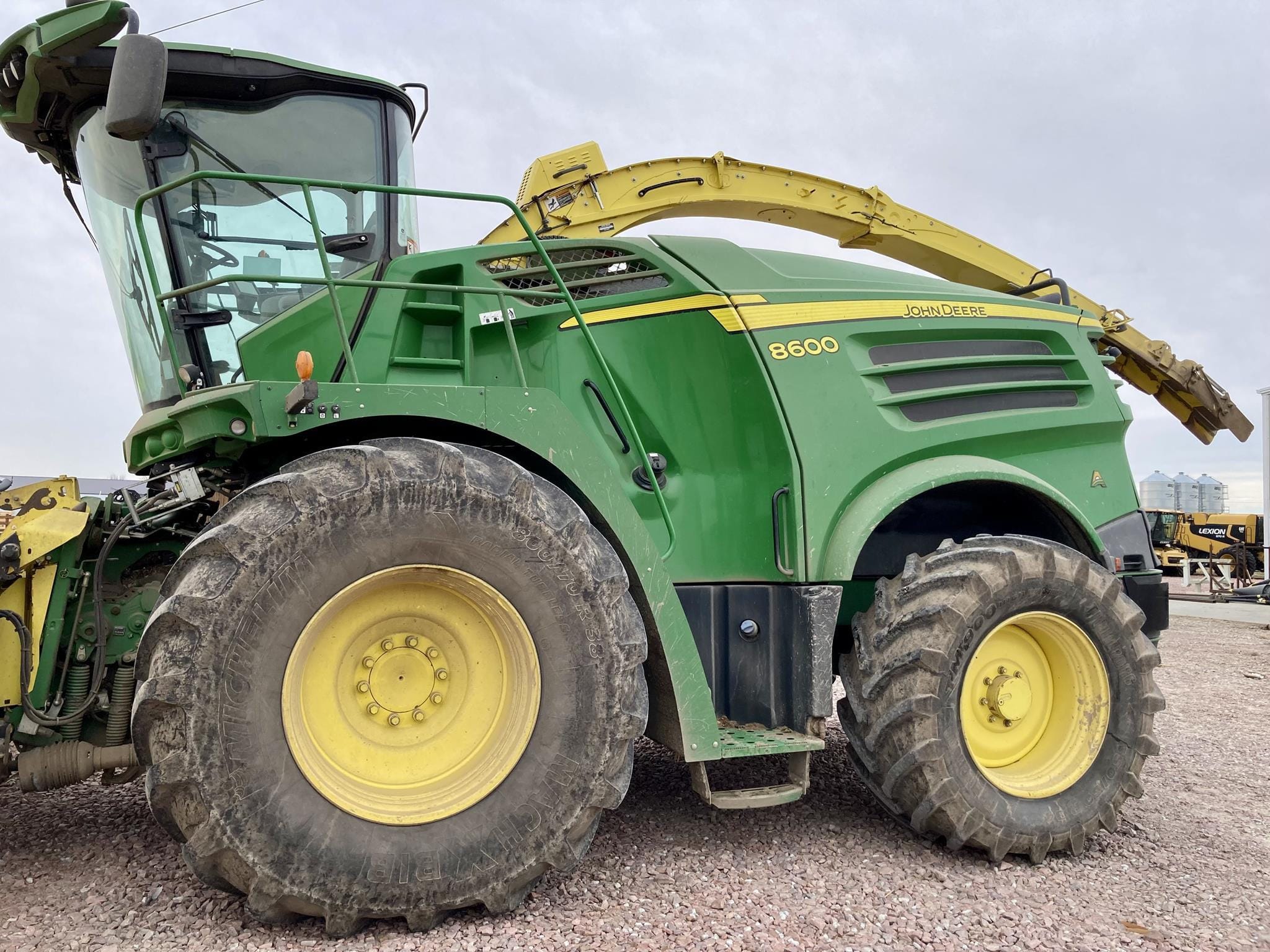 2016 John Deere 8600 Equipment Image0