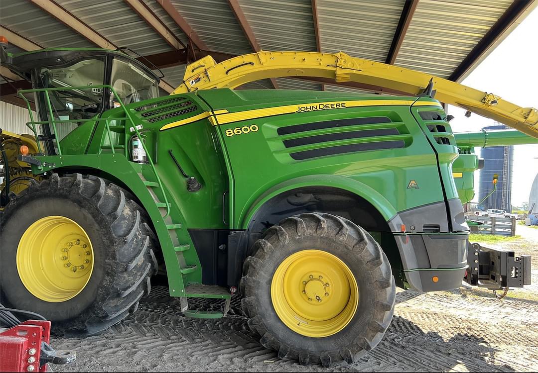 Image of John Deere 8600 Primary image