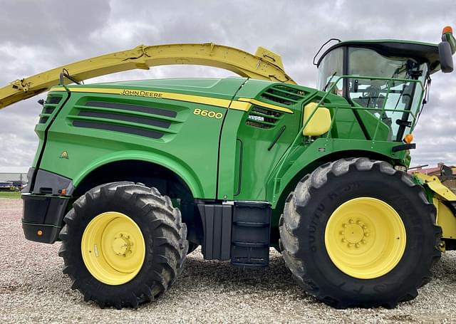 Image of John Deere 8600 equipment image 3