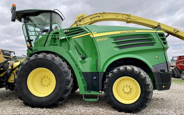 Image of John Deere 8600 equipment image 2