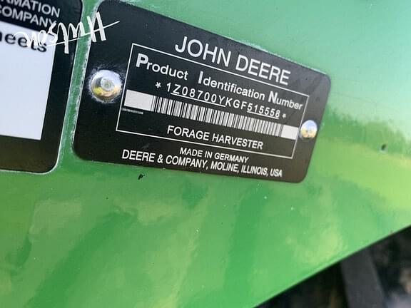 Image of John Deere 8700 equipment image 2