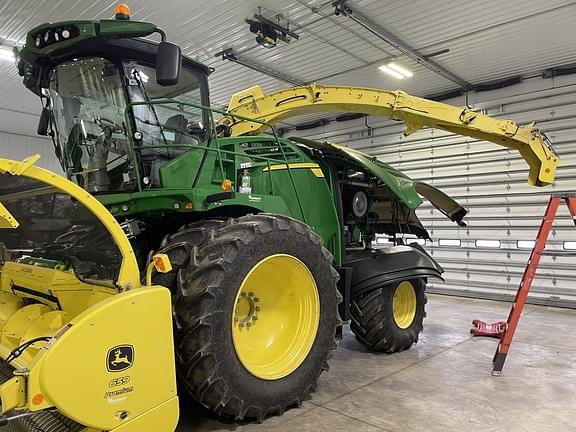 Image of John Deere 8700 equipment image 1