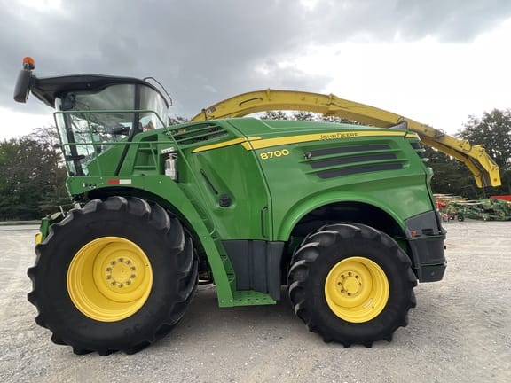Main image John Deere 8700