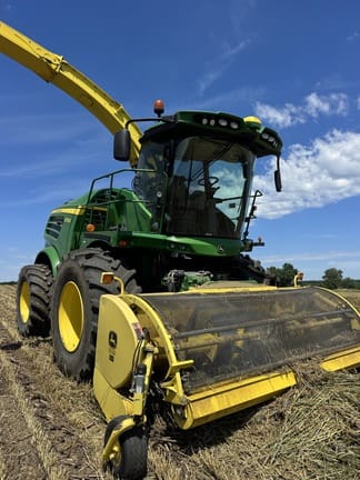 2016 John Deere 8700 Equipment Image0