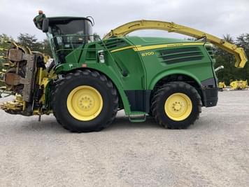 Main image John Deere 8700