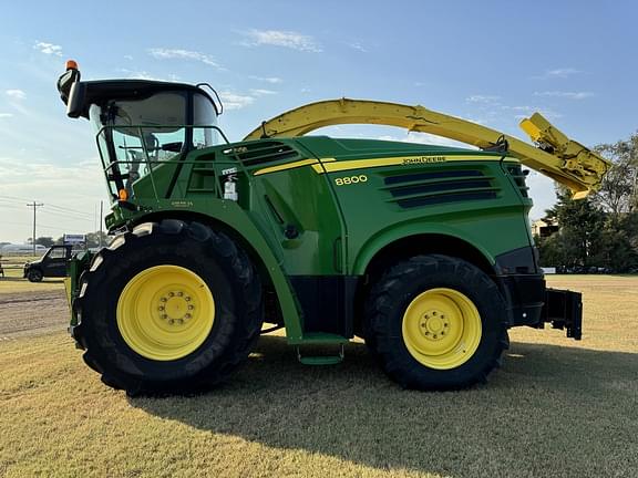 Image of John Deere 8800 Primary image