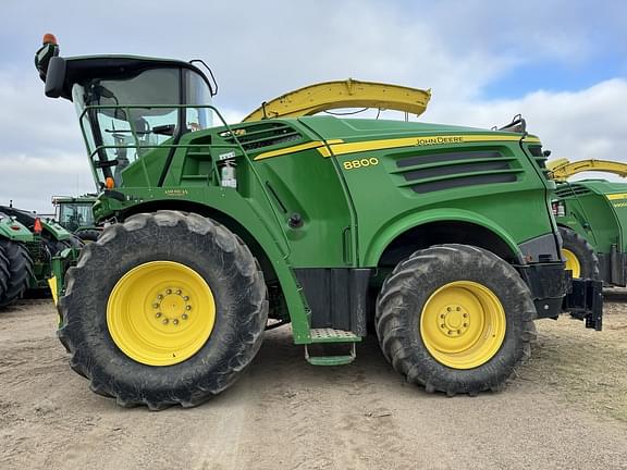 Image of John Deere 8800 Primary image