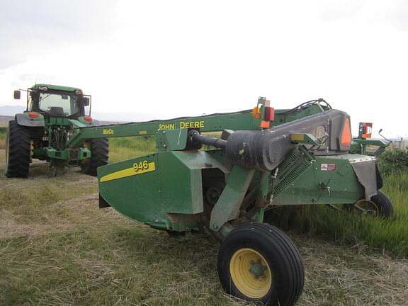 Image of John Deere 946 equipment image 3