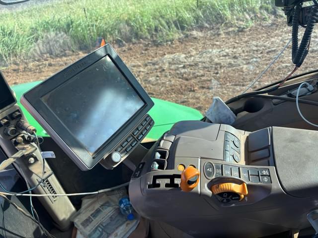Image of John Deere 9520R equipment image 4
