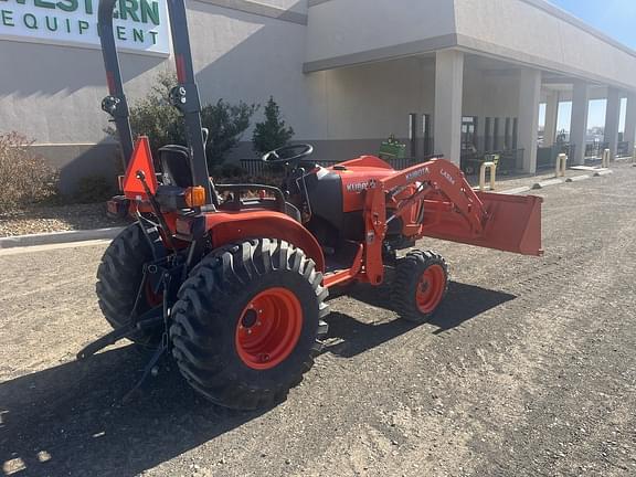 Image of Kubota B2650 equipment image 2