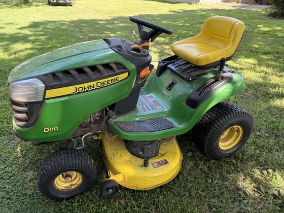 Image of John Deere D110 equipment image 2