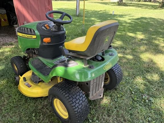 Image of John Deere D110 equipment image 3
