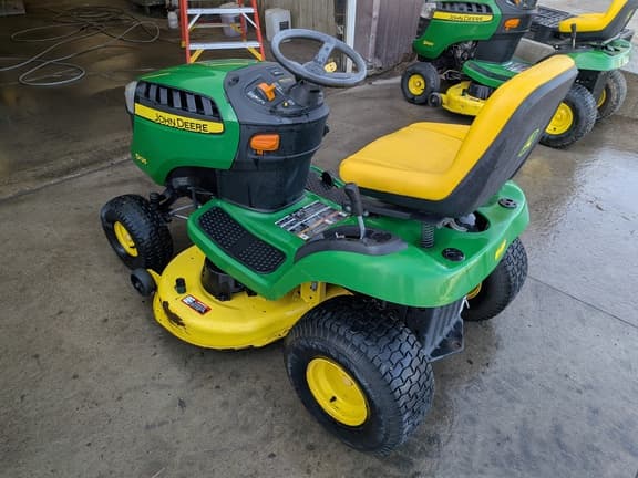 Image of John Deere D125 equipment image 3