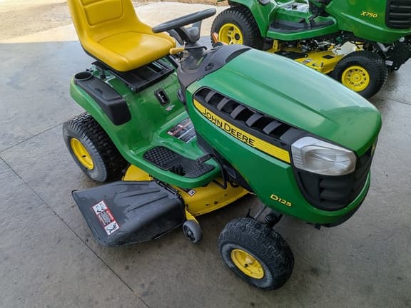 Image of John Deere D125 equipment image 1