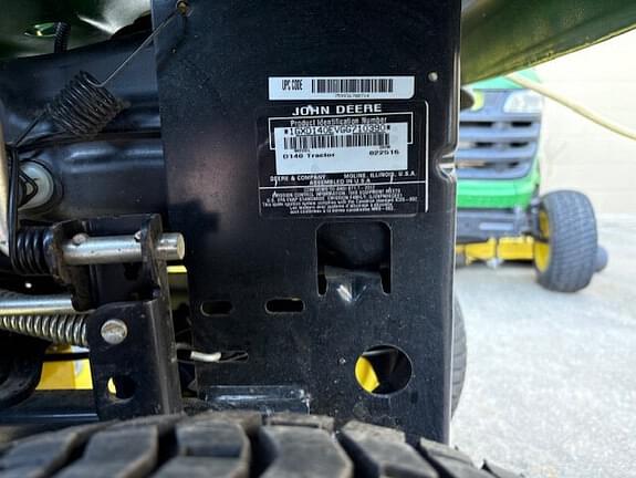 Image of John Deere D140 equipment image 4