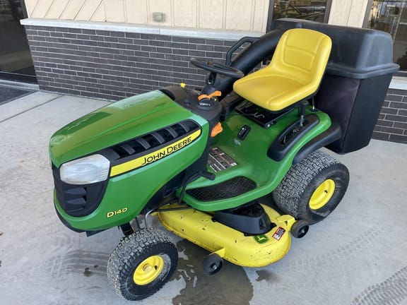 Main image John Deere D140