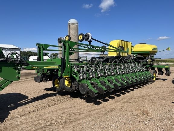 2016 John Deere DB66 Equipment Image0