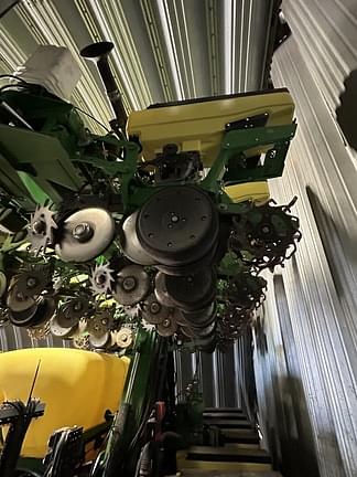 Image of John Deere DR24 equipment image 4